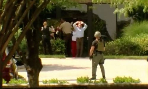 Khung cảnh như vùng chiến sự tại tòa soạn báo Mỹ bị xả súng