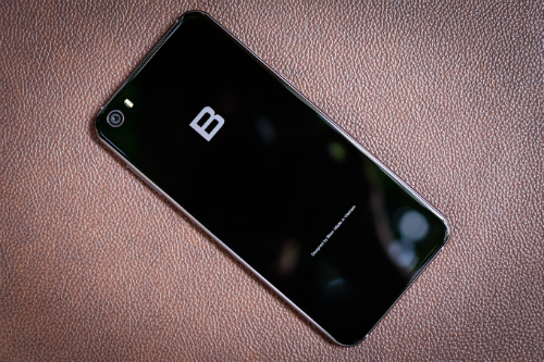 Bphone 3 lộ ảnh có ba màu, cảm biến vân tay ở mặt sau