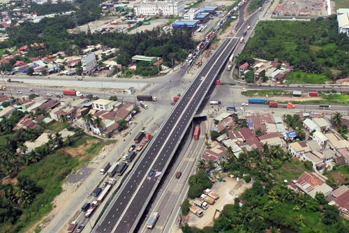 Nút giao ba tầng cửa ngõ phía Đông TP HCM hoàn thành