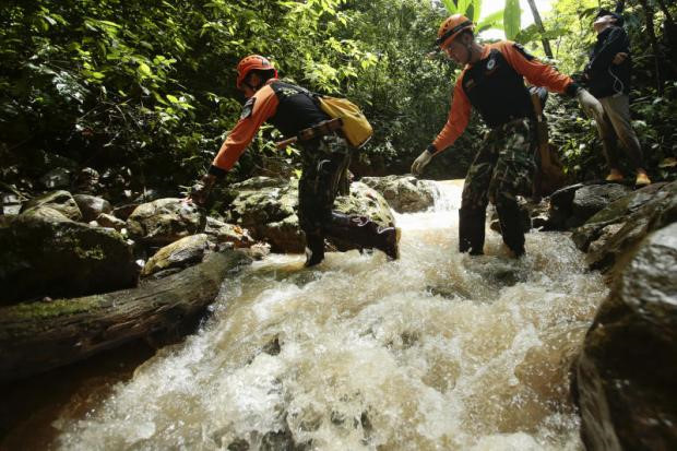 Việc cứu hộ đội bóng kẹt trong hang ở Thái có thể kéo dài vài tháng Việc cứu hộ đội bóng kẹt trong hang ở Thái có thể kéo dài vài tháng