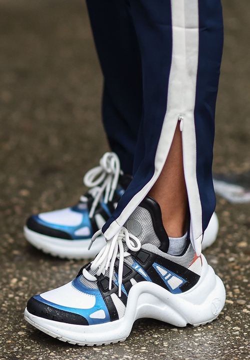 Giày khủng bố vừa thô vừa đắt nhưng lạ thay, ai cũng mê