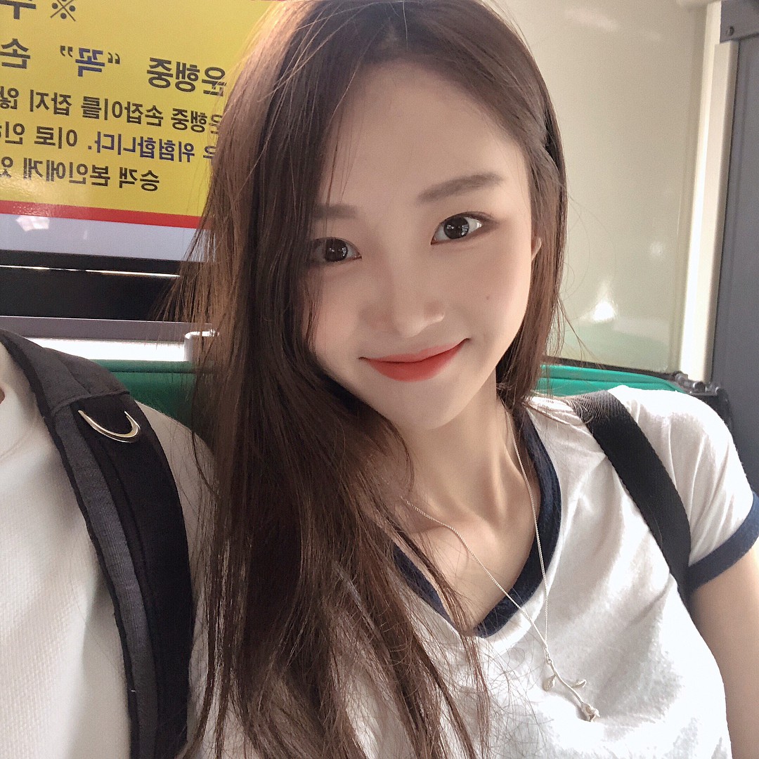 Lâu lắm mới gặp một cô bạn Hàn Quốc dễ thương kiểu tự nhiên như thế này!