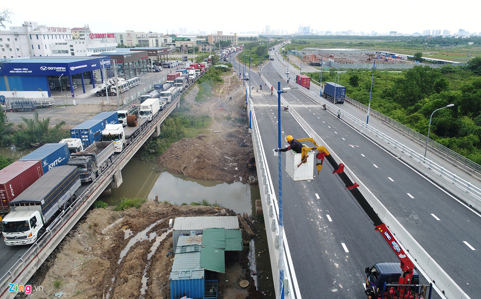 Cầu vượt nút giao Mỹ Thủy ở Sài Gòn trước giờ thông xe