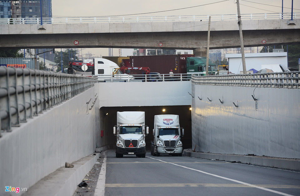 Cầu vượt nút giao Mỹ Thủy ở Sài Gòn trước giờ thông xe