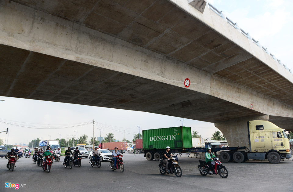 Cầu vượt nút giao Mỹ Thủy ở Sài Gòn trước giờ thông xe