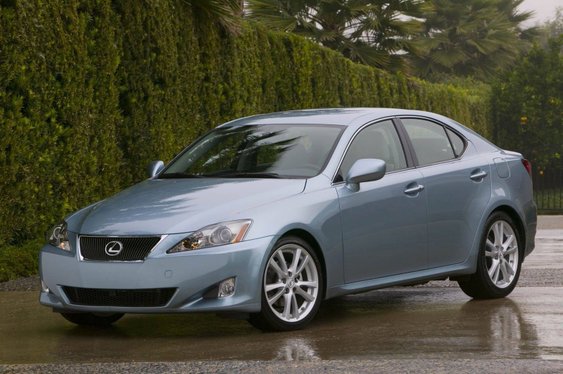 Rò rỉ xăng, 2 mẫu xe Lexus bị triệu hồi Rò rỉ xăng, 2 mẫu xe Lexus bị triệu hồi