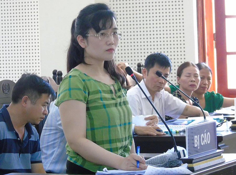 Bóng hồng chiếm đoạt 50 tỷ, vạch lỗ hổng của Eximbank