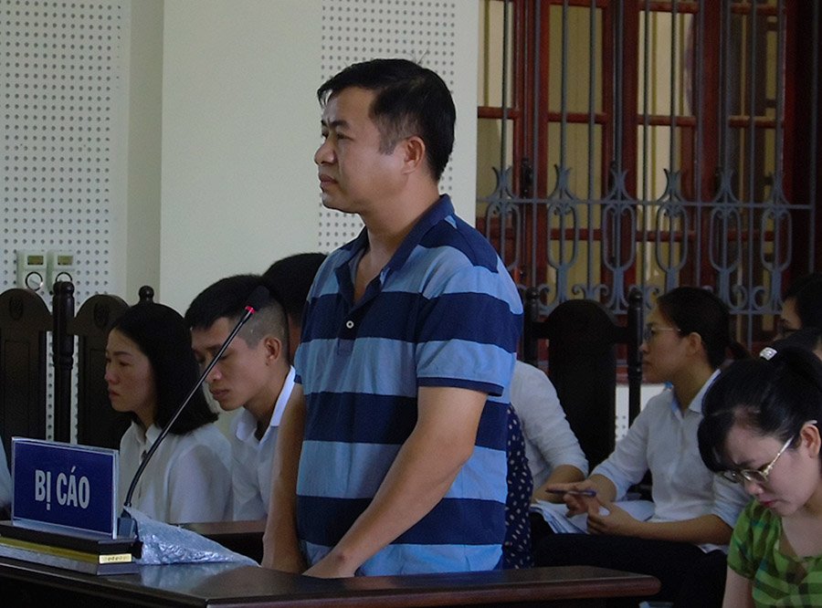 Bóng hồng chiếm đoạt 50 tỷ, vạch lỗ hổng của Eximbank