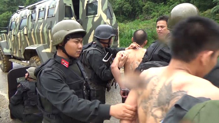 Toàn cảnh vụ cảnh sát dùng xe bọc thép tấn công thủ phủ ma túy