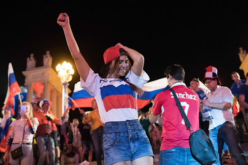 Báo Nga bị chỉ trích vì mô tả phụ nữ như gái điếm ở World Cup