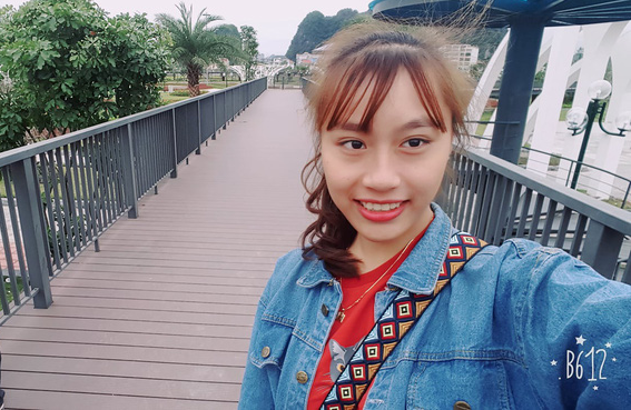 Cô gái phạm quy tắc chụp ảnh thẻ phải để lộ trán và đây là cách chữa cháy bá đạo của thợ ảnh