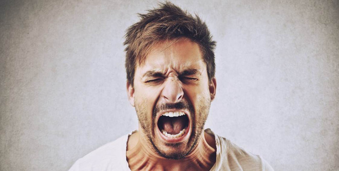 Con trai làm vỡ đồng hồ đắt tiền, phản ứng của ông bố khiến cả nhà trải qua 1 ngày tồi tệ