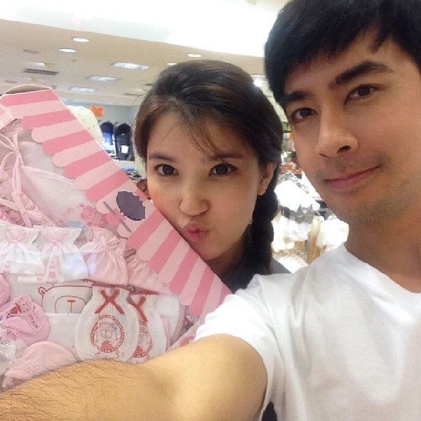 Chồng giúp vợ ở cữ giặt quần áo cho con, mẹ chồng thấy vậy buồn tủi bỏ về, dâu trẻ chán nản xin tư vấn