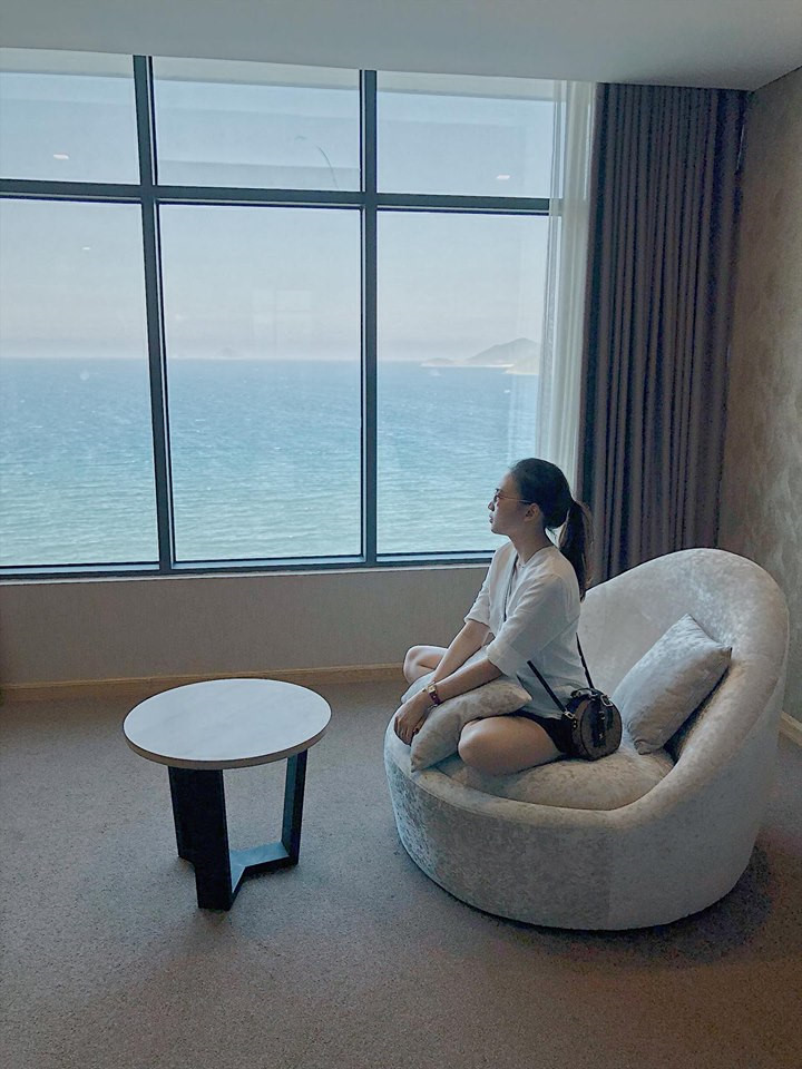 Hoa khôi Báo chí 2016: Không phải có hàng hiệu, xe sang là sẽ chảnh