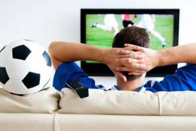 Bi hài ông lão U70 định vui vẻ với gái trẻ thì... đau tim khiến lễ tân kinh hãi