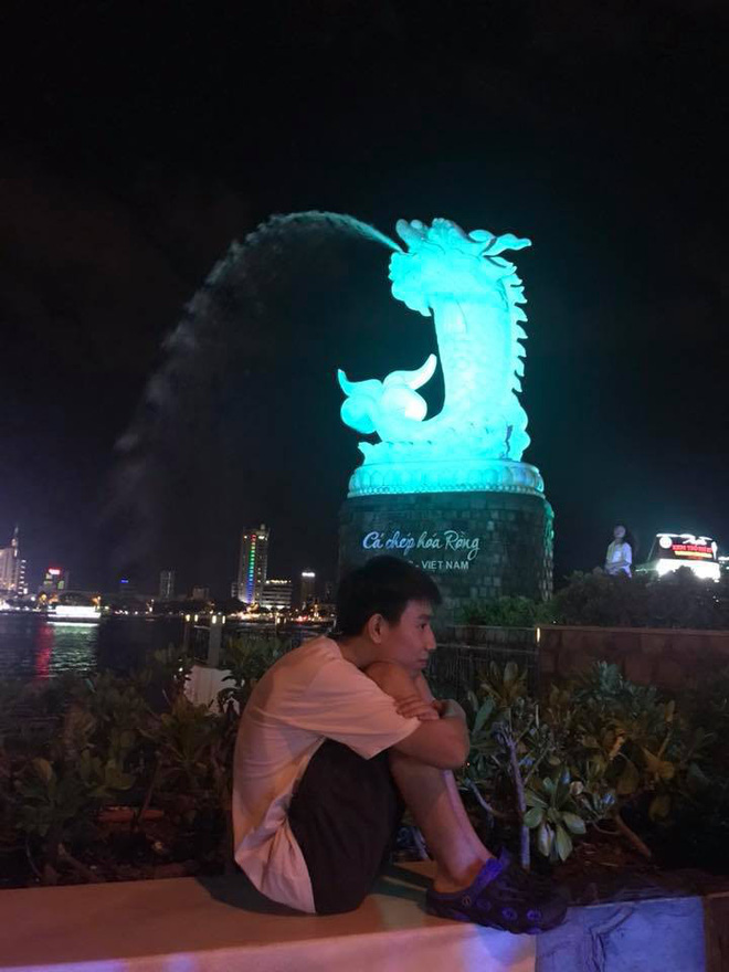 Thanh niên F.A chụp bộ ảnh Lonely man in Da Nang city khi du lịch cùng hội bạn có gấu Thanh niên F.A chụp bộ ảnh Lonely man in Da Nang city khi du lịch cùng hội bạn có gấu