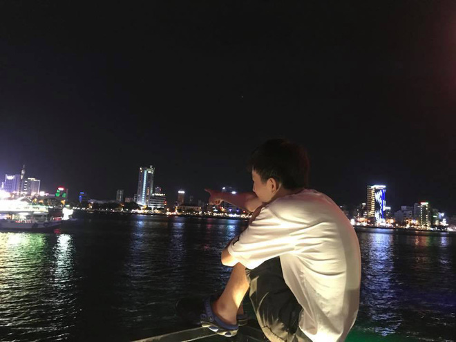 Thanh niên F.A chụp bộ ảnh Lonely man in Da Nang city khi du lịch cùng hội bạn có gấu Thanh niên F.A chụp bộ ảnh Lonely man in Da Nang city khi du lịch cùng hội bạn có gấu
