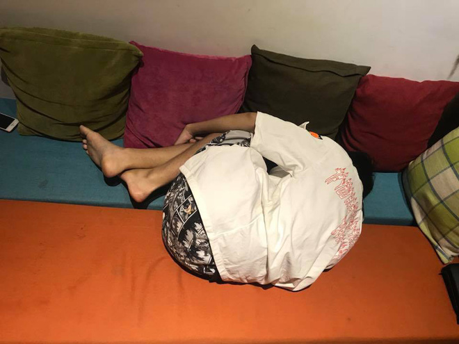 Thanh niên F.A chụp bộ ảnh Lonely man in Da Nang city khi du lịch cùng hội bạn có gấu Thanh niên F.A chụp bộ ảnh Lonely man in Da Nang city khi du lịch cùng hội bạn có gấu