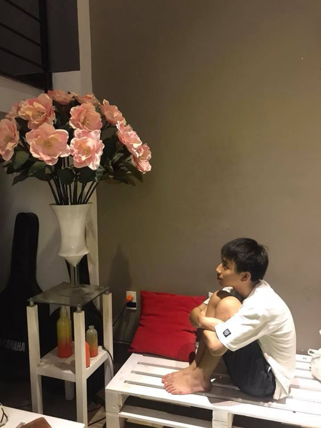 Thanh niên F.A chụp bộ ảnh Lonely man in Da Nang city khi du lịch cùng hội bạn có gấu