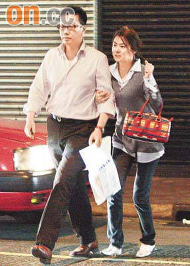 Chuyện đời Á hậu Hồng Kông: Bí mật tài phiệt bất động sản, suýt chết vì ham phẫu thuật thẩm mỹ