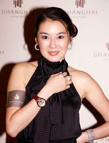 Chuyện đời Á hậu Hồng Kông: Bí mật tài phiệt bất động sản, suýt chết vì ham phẫu thuật thẩm mỹ