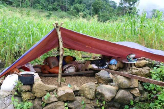 Những gương mặt hoảng loạn sau vụ sạt núi xóa sổ 28 ngôi nhà trong một bản