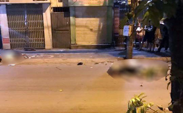 Hà Nội: Thi thể hai nam thanh niên nằm cạnh chiếc xe máy SH trên phố