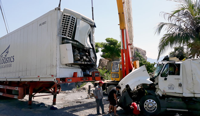 Phụ lái bị tông chết khi dừng xe kiểm tra lốp trên quốc lộ