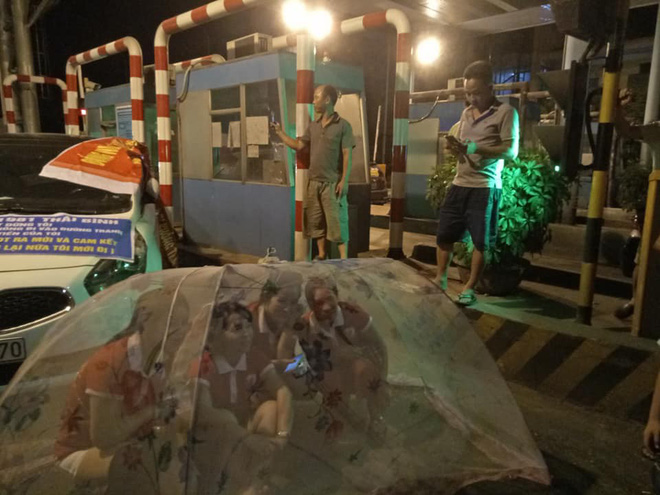 Người dân, tài xế mắc màn tại trạm BOT Tân Đệ