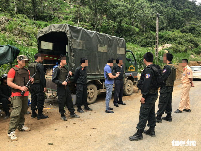 Lóng Luông vẫn nóng cuộc vây bắt 2 đối tượng cố thủ trong hầm