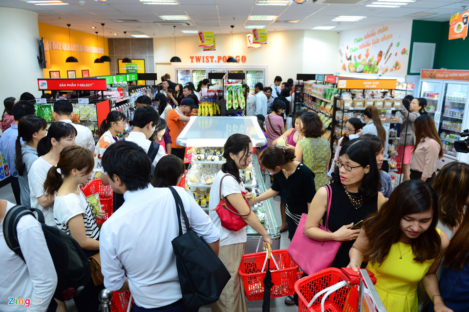 Cuộc chiến 500 m đường 5 cửa hàng tiện lợi ở trung tâm Sài Gòn