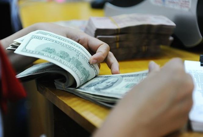 Giá USD tăng sốc chạm ngưỡng 23.000 đồng