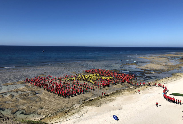 3.000 người tham gia xếp hình cờ Tổ quốc trên biển