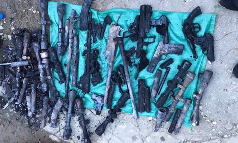 Đột kích thủ phủ ma túy: Thi thể 3 đối tượng cầm 3 khẩu súng trên tay