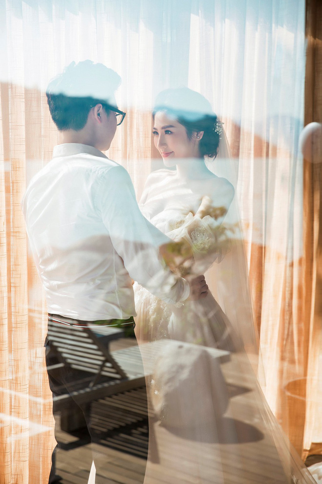 Tú Anh và ông xã tương lai lần đầu công khai xuất hiện tình tứ giữa sự kiện