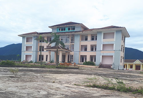 Trụ sở xã, trường học 33 tỷ bỏ hoang suốt 8 năm