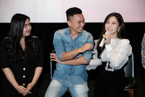 Sau bao ngày chờ đợi, cuối cùng MV Duyên mình lỡ của Hương Tràm cũng chính thức được ra mắt Sau bao ngày chờ đợi, cuối cùng MV Duyên mình lỡ của Hương Tràm cũng chính thức được ra mắt