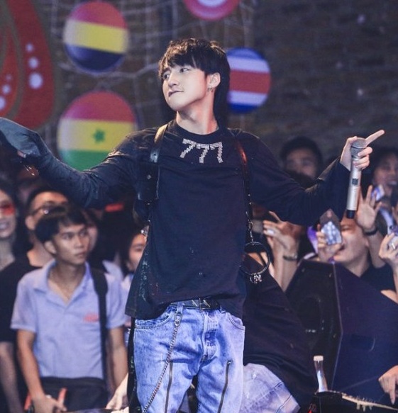 Sơn Tùng MTP khiến fan hâm mộ điên cuồng vì Chạy ngay đi remix trong đêm nhạc tại Hà Nội Sơn Tùng MTP khiến fan hâm mộ điên cuồng vì Chạy ngay đi remix trong đêm nhạc tại Hà Nội