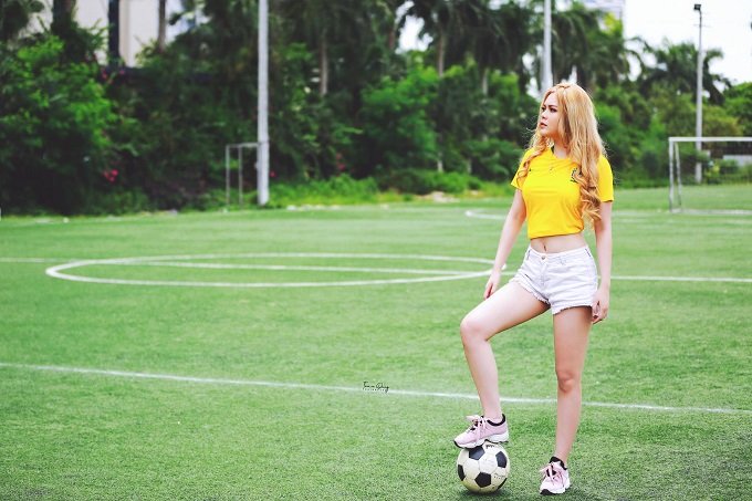 Hot girl VTV bình luận World Cup bị ném đá xuất hiện ở Quỳnh Búp Bê