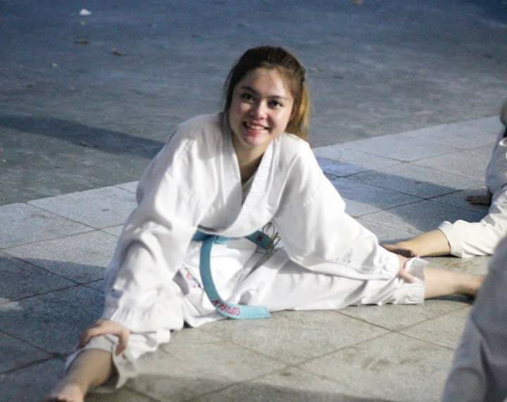 Hot girl VTV bình luận World Cup bị ném đá xuất hiện ở Quỳnh Búp Bê