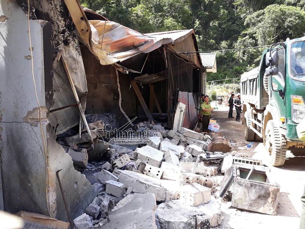 Gỗ quý chất chồng trong sào huyệt của 2 trùm ma túy Sơn La