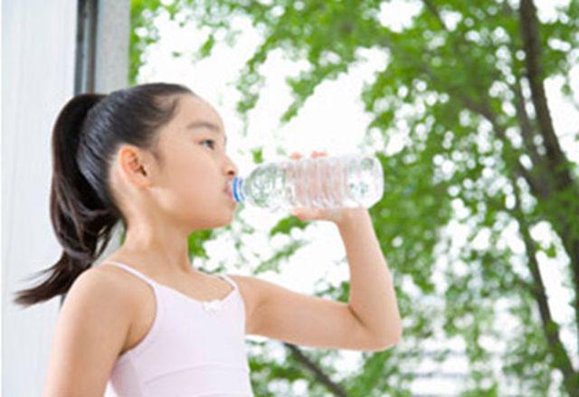 Nữ sinh 15 tuổi suýt chết, bác sĩ cảnh báo nếu còn uống thứ này sẽ nhập viện dài dài