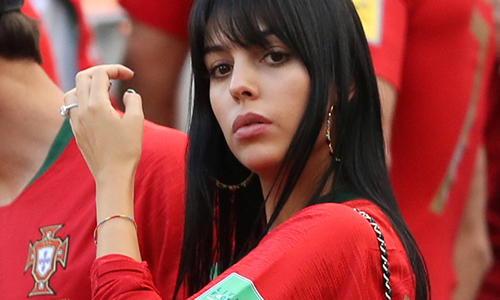 Bồ Đào Nha bị loại khỏi World Cup, fan trút giận lên bạn gái Ronaldo
