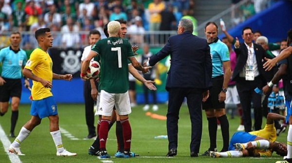 Neymar lập công, Brazil vào tứ kết World Cup