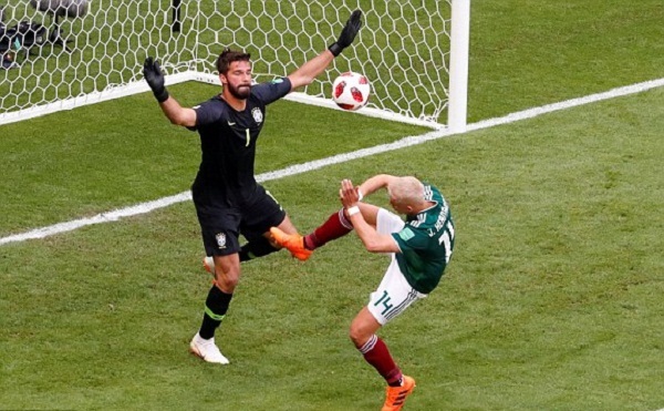 Neymar lập công, Brazil vào tứ kết World Cup