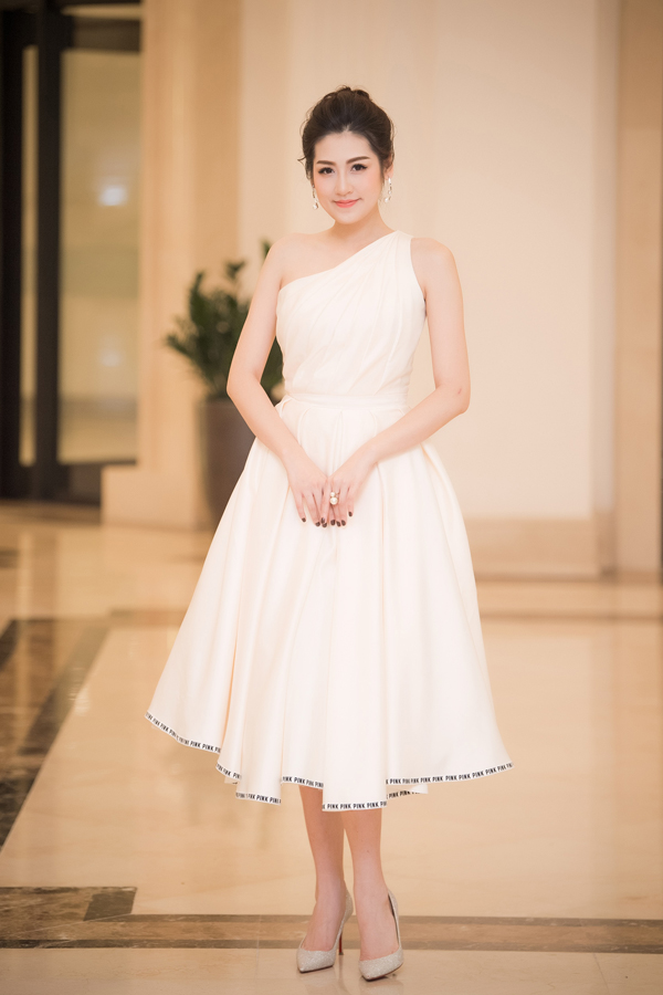 Dàn Hoa hậu, Á hậu khoe sắc trong sự kiện thời trang