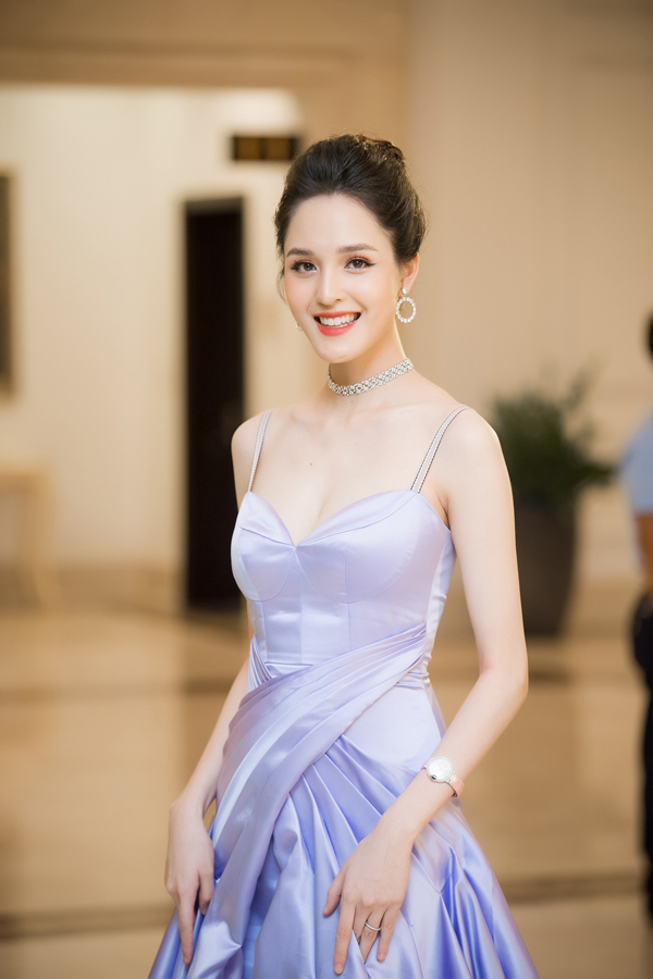 Dàn Hoa hậu, Á hậu khoe sắc trong sự kiện thời trang