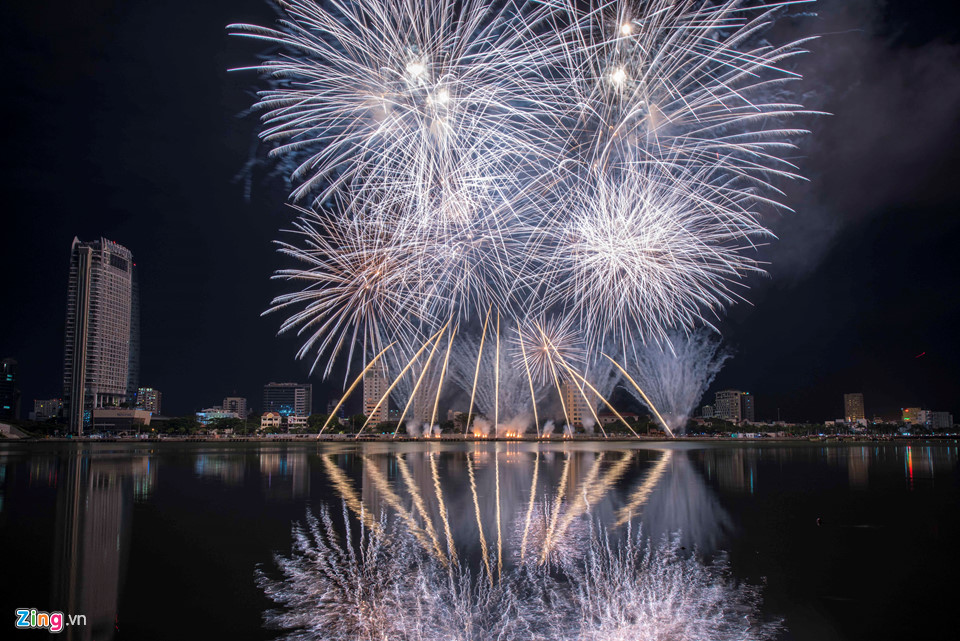 Italy vô địch Lễ hội pháo hoa quốc tế Đà Nẵng