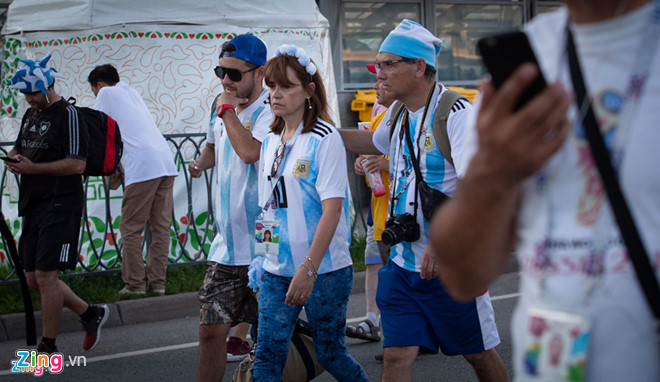 Mascherano thuyết phục Messi ở lại với ĐTQG