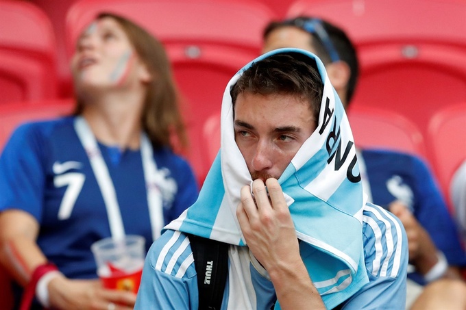 Niềm vui và khoảnh khắc sụp đổ của Messi